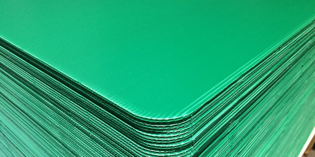Zwischenlagen aus PP Hohlkammerplatte HKP 3mm Grün mit gerundeten Ecken mehrfach einsetzbar