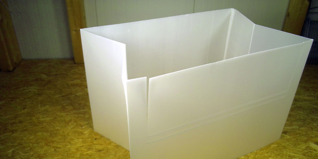 Mehrwegfähige Gitterboxauskleidung aus PP-Platte faltbar weiß