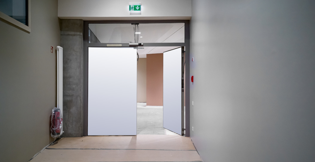 Schutz für Türen auf Baustellen mit Kunststoffplatten Hohlkammerplatten HKP