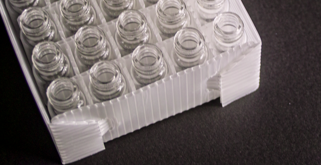 Tray mit Gefach für Flaschen oder Vials aus Kunststoff PP Hohlkammerplatte HKP