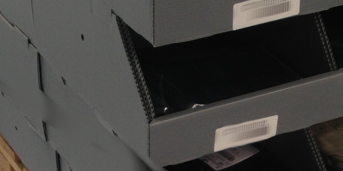 Maßgeschneiderte Sichtlagerbox aus PP-Stegplatte für schwere Komponenten mit dreifacher Wand 1110 555 Stapelbare Sichtlagerkästen dreifache and für schwere Einzelteile aus PP Stegplatte