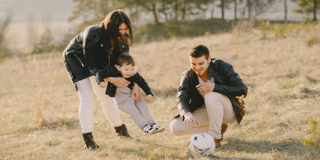 Familie beim Fußball
