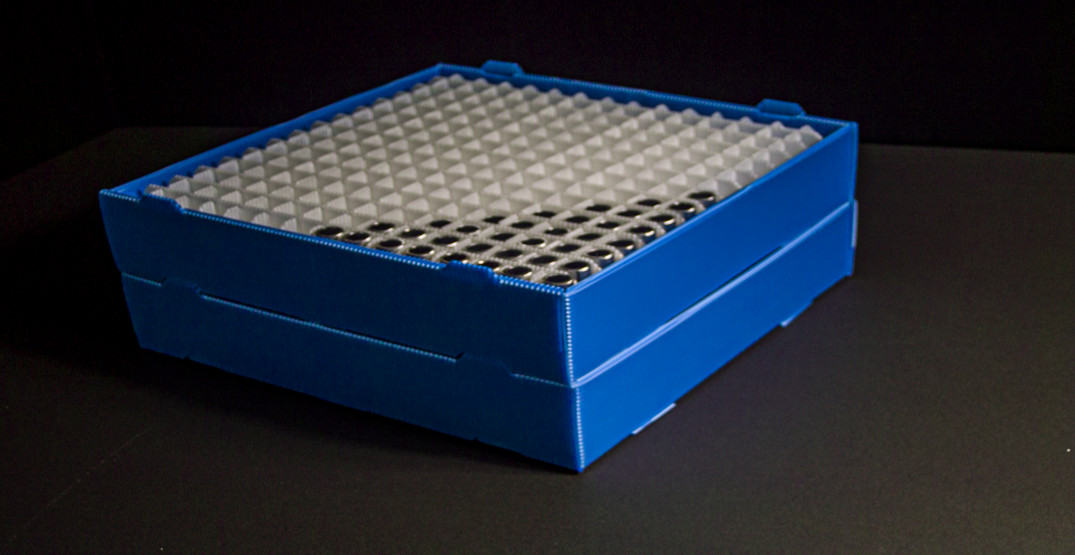 Stapelbares Tray für die Produktionslogistik aus PP-Platten 1075 555 Wiederverwendbares stapelbares Tray für die Produktionslogistik aus PP-Platten