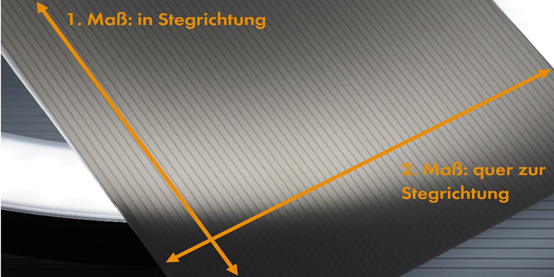 Darstellung der Bemaßung einer Stegplatte aus Kunststoff im Foto 1110 555 Darstellung und Erklärung der Bemaßung einer Stegplatte aus Kunststoff im Foto