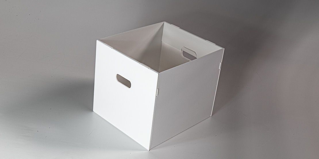 Regalbox 33 mal 33 mal 36 Zentimeter aus Kunststoff PP-Platte weiß für Regaltyp Kallax und ähnliche