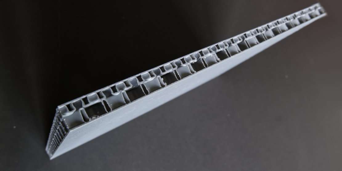 Zweilagige Noppenstrukturplatte aus PP Double Core 1110 555