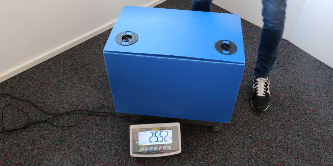 Multiversandbox XL Lagerbox 604040 blau auf waage 1110 555