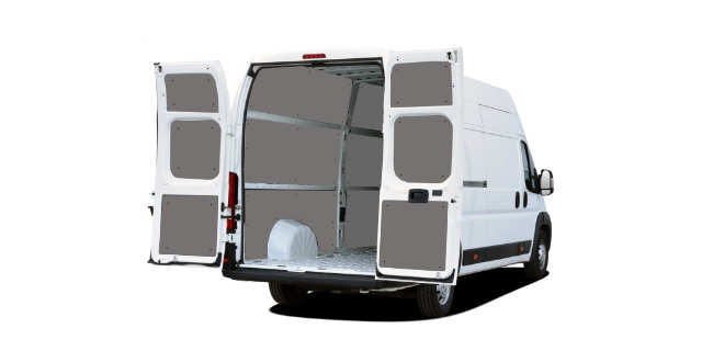 Heckansicht eines Kleintransporters mit Laderaumauskleidung aus PP-Hohlkammerplatten